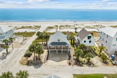 Image de Shatzie Rose: Charming Beachfront Indina Pass Home- Sleeps 8, Stunning Views
