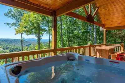 Image de Stunning Mtn Views, Hot Tub+Fire Pit, Fireplace~Grill, WiFi, Private, Near Town!