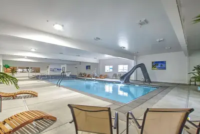 Image de Brand New 3 Bed-Sleeps 12 with indoor pool/Rec Center at Waterdance