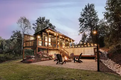 Image de Shipyard 2. 0 | Hot Tub, Waterfall, Fire Pit + Hammock!