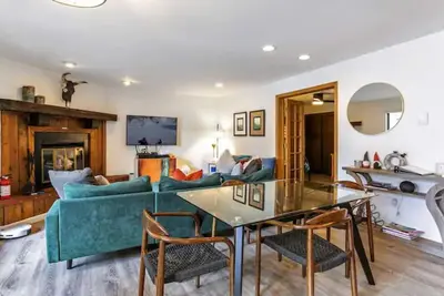 Image de 2bd/2ba at Beaver Creek West w/ Private Skier Shuttle + Hot Tubs! Sleeps 5