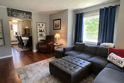 Image de Aprita Charming home under 5 minutes to All Star Village, quiet residential area