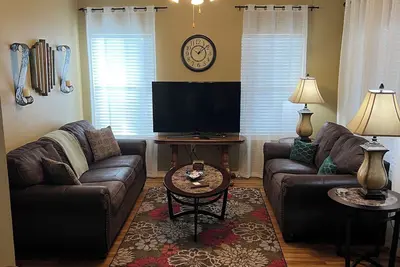 Image de A beautiful clean home, ready to receive guests, in a cozy ambient setting.