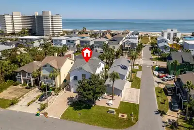 Image de Steps to ocean. Minutes to Jags & Tpc. Quiet. 4br, 3300 Sq ft. Btfl mansion