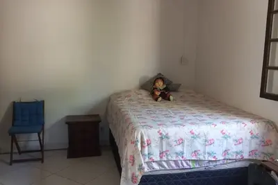 Image de Casinha Cercada de Verde
