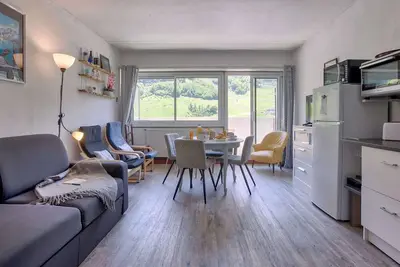 Image de Studio lumineux 4 pers Ă 150m des pistes avec balcon et vue montagne