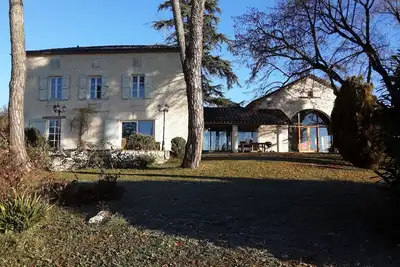 Image de Maison de charme, entrée de village
