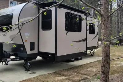 Image de 2020 travel trailor which we deliver to surounding campgrounds, speedways ect. .
