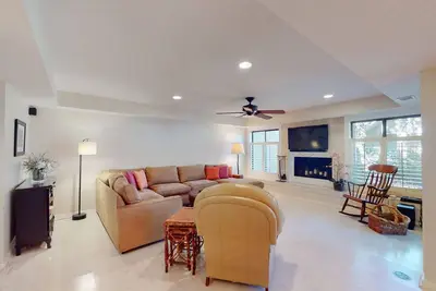 Large Three Bedroom Villa Steps from the Pool!