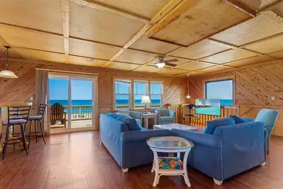 Image de 4 bedroom, semi-oceanfront, community pool