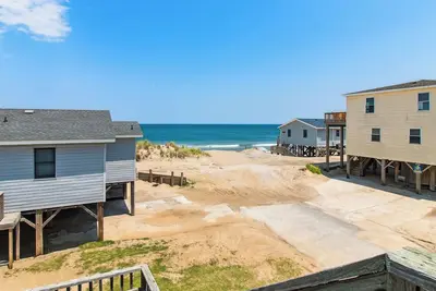 Image de 3 br Beach, Sunrise, Views, community pool!