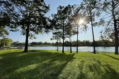 Image de Beautiful lodge with cozy rooms available for long term rentals.