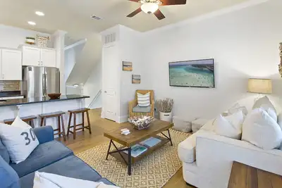 Image de Thirty Blu 8 - 30a, Rooftop Terrace, Community Pool, Free Bikes, Near the Beach!