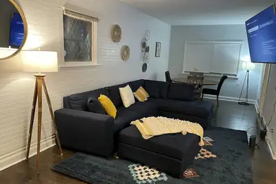 Image de Chic 3bed 2bath Home with free parking close to United Center