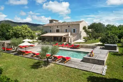 Image de Mas avec piscine privée sur Vallon-Pont-d'Arc