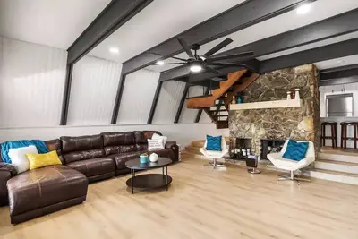 Image de Tree House Lake A-Frame, Gameroom, 2 King Beds