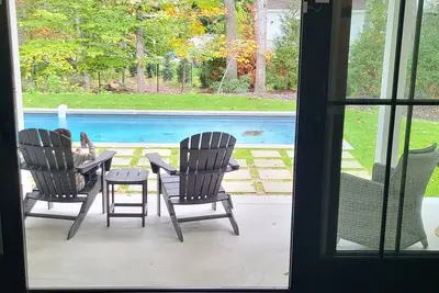 Image de New Modern Farm House, 5 min from downtown E Hampton, beach and wineries +more.