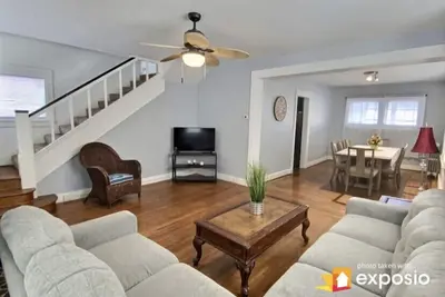 Image de New listing  “City Splendor” -Cheerful 4bdr 2ba York City home