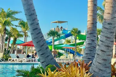 Image de 5 Bedroom, Resort Living at it's finest