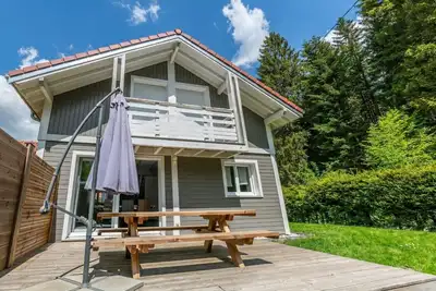 Image de Chalet dans la nature, à quelques pas du lac