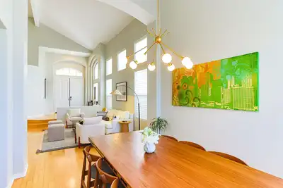 Image de Executive 4-bedroom home in gated community