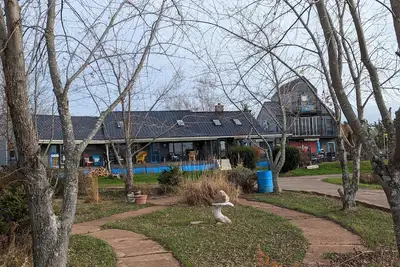 Image de Oceanfront \"funky\" house with outdoor pool and tiki bar
