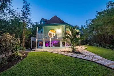 Image de The Octagon Oasis- Minutes from Beaches & Hardrock Hotel