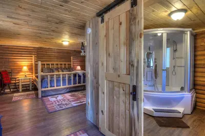 Image de Rejuvenating bald eagle cabin with Shower Jacuzzi