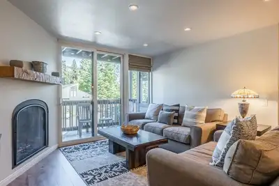 Image de Highly updated 1 Bedroom plus den, 2 bath Crestview Unit 5 Sleeps up to 4 located near Canyon Lodge