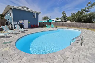 Image de Beacon Break Pad Is 350 Steps To Beach! 4bd/2ba, Private Pool!