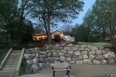 Image de Large Lake House on 2. 5 acres with 150 feet of shore front.