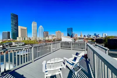 Image de Stunning South End 1br - private roof deck