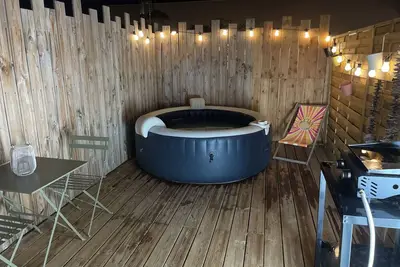 Image de Charmant Studio Avec Jacuzzi et Terrasse et plancha