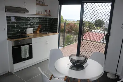 Image de private Modern  studio apartment  with ocean views, balcony and Boat parking