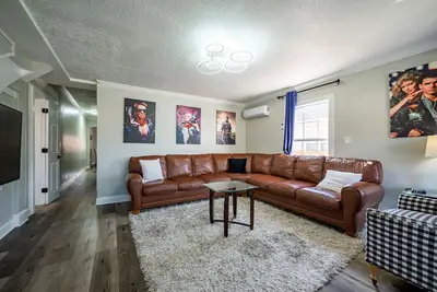 Image de Family-sized house w/ free parking, near Downtown and Nrg stadium