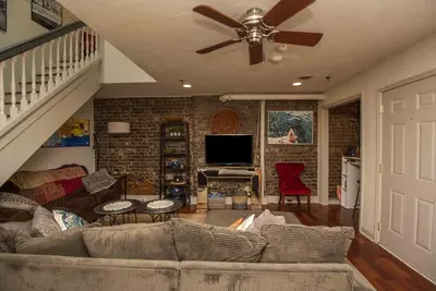 Image de Downtown Old City Stylish & Centrally located Historic loft