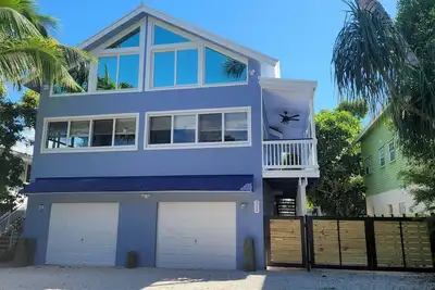 Image de Kl Retreat 6br/4bth with Jacuzzi and family room sleep 12 people!