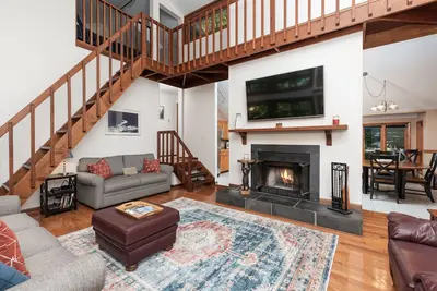 Image de Hickory Hideaway- 5 Br 4 Ba with game room and indoor fire place