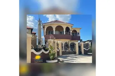 Image de Christal Sunshine: 4-bedroom residential home.