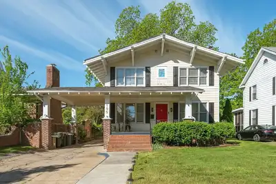 Image de Spacious 5Bd\/3Ba in Charming Wythe!