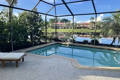 Image de Waterfront Spanish Villa with private pool and lake views - 5 mins from beach!