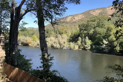 Image de Charming 2bed/2bath home with covered deck right on the beautiful Rogue River