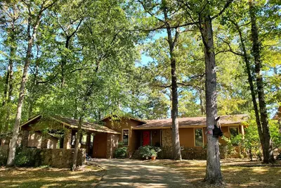 Image de New! Beautiful 10-Guest Golf Retreat on the 16th hole of the Desoto Golf Course