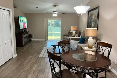 Image de Quiet Snowbird Retreat: Comfy, Clean, Affordable