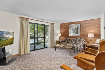 Image de Lone Oak Point 12 - A Vintage Lake Vacation!