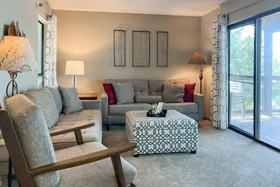 Image de Lone Oak Point 31 - A Vintage Lake Vacation!