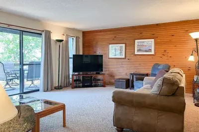 Image de Lone Oak Point 35 - A Vintage Lake Vacation!