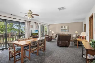 Image de Lone Oak Point 38 - A Vintage Lake Vacation!