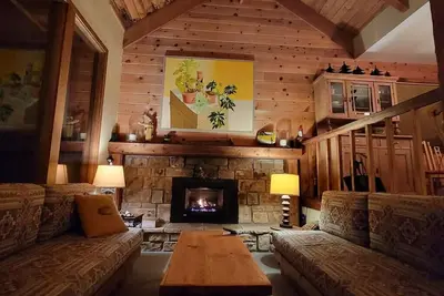 Image de Tahoe charm - short distance from skiing and Lake Tahoe!