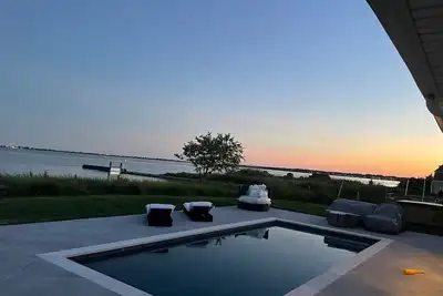 Image de Beautiful Waterfront Retreat:  Heated Pool, Boat Dock, Beach, Spectacular Views